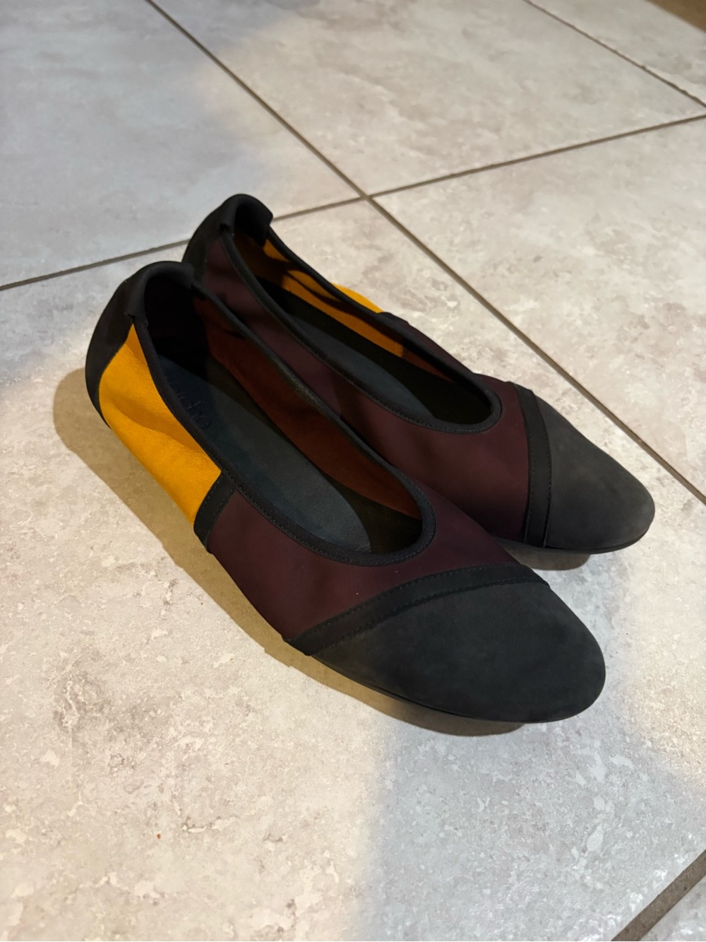 Arche 42 color block Women's Black, Burgundy & Mustard Colorblock Ballet Flats